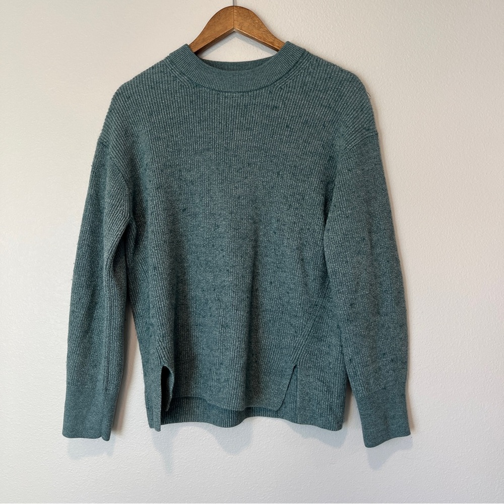 Lululemon Green Sweater Size 6